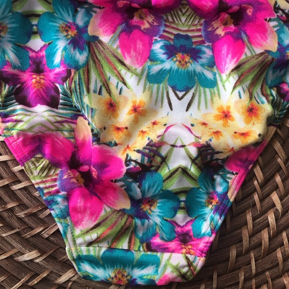 Victoria’s Secret Miraculous Bombshell Bikini - Picture 8 of 15